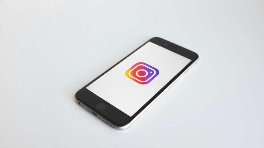 app Instagram su smartphone