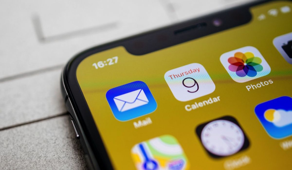 Apple iOS