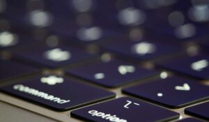 tasto CMD su tastiera Windows