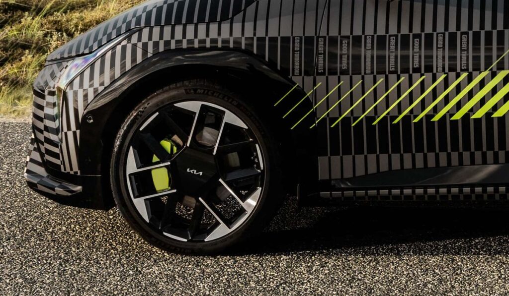 nuova auto KIA EV4 GT