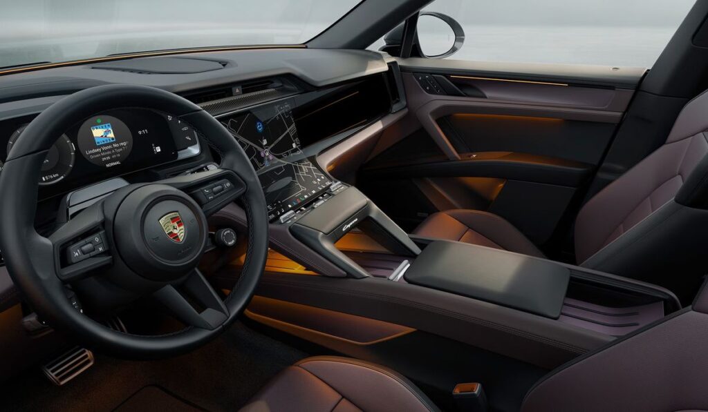 Porsche Cayenne elettrica interni