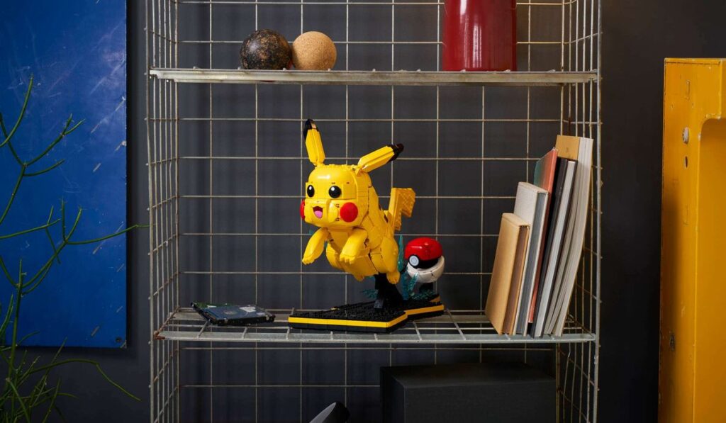 Pikachu e Poké Ball